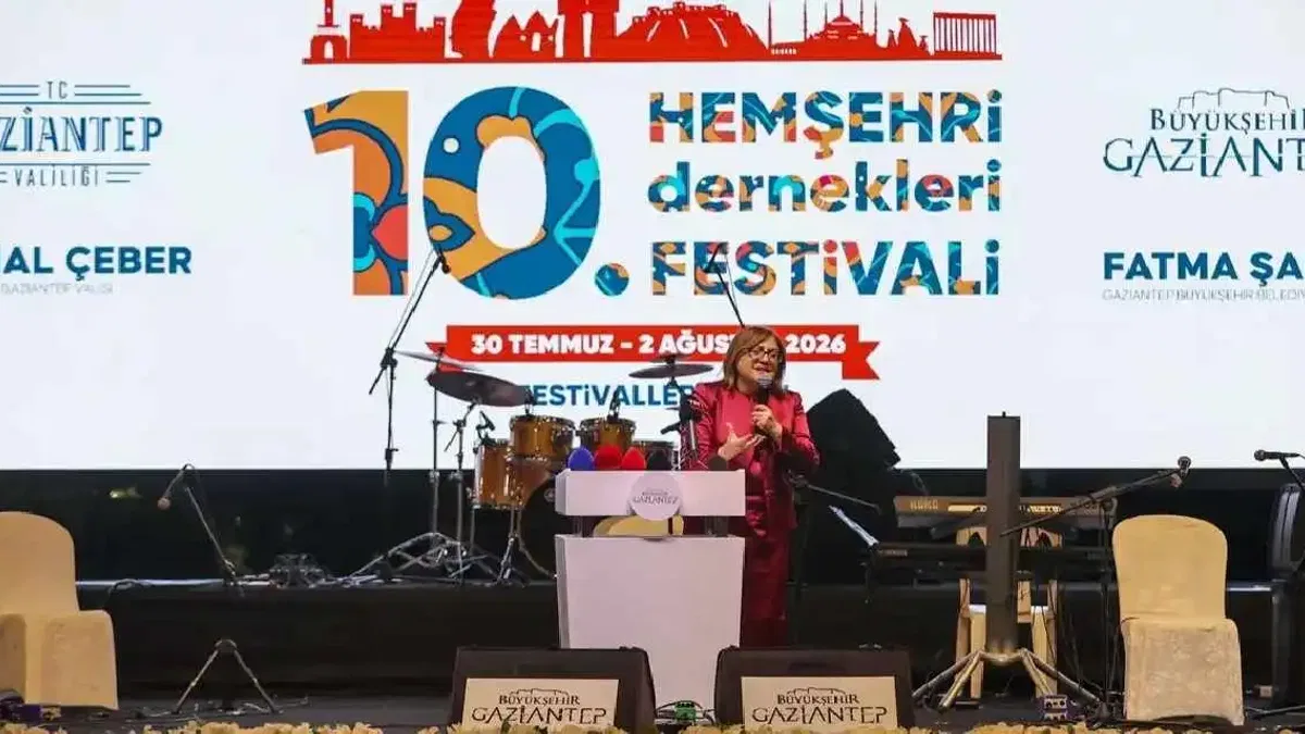Hemşehri Dernekleri Festivali renkli görüntülerle açıldı