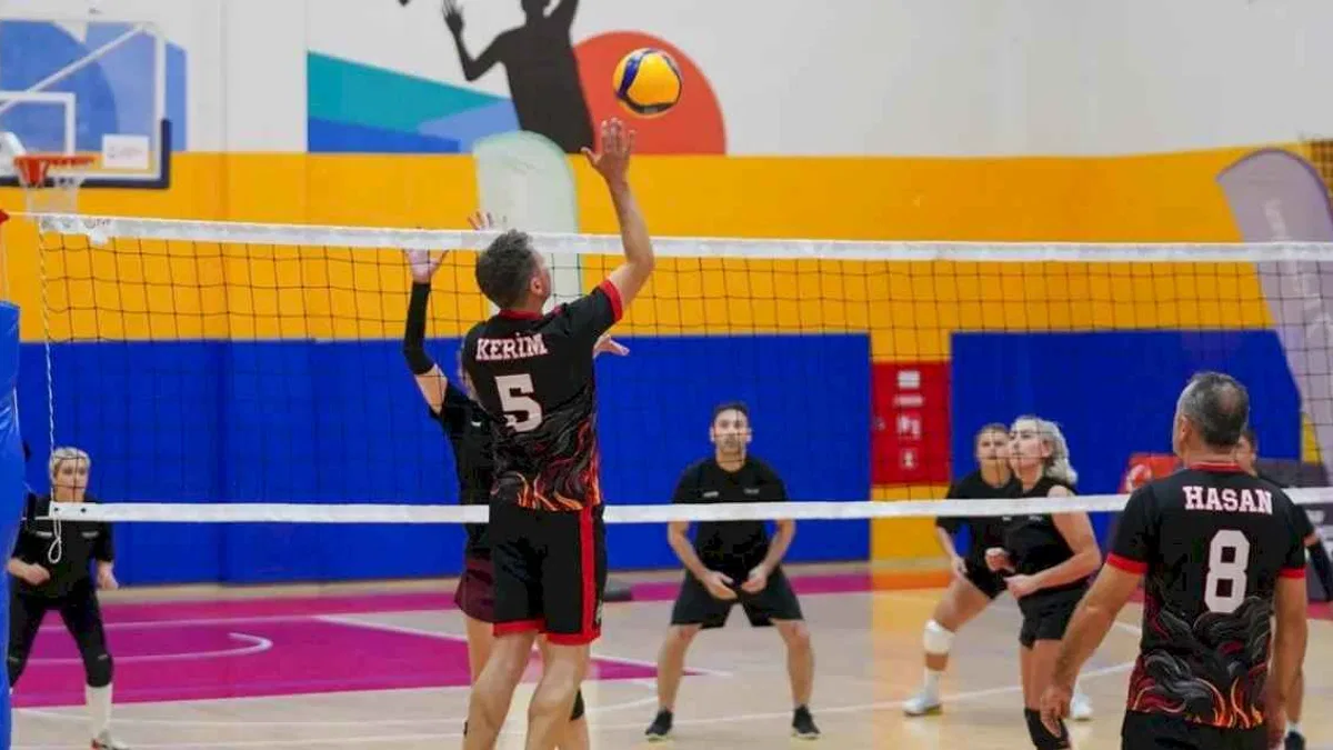 İstanbul Beylikdüzü'nde 'Atatürk Kupası Voleybol Turnuvası' başladı