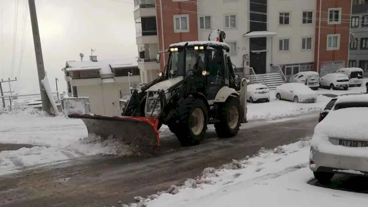 Kocaeli İzmit Belediyesi karla mücadelede seferberlik başlattı