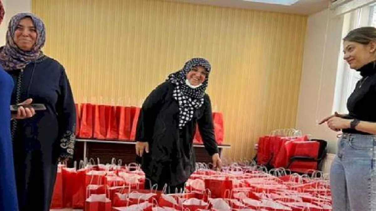 Kayseri Talaslı kadınlardan depremzedelere hijyen seti
