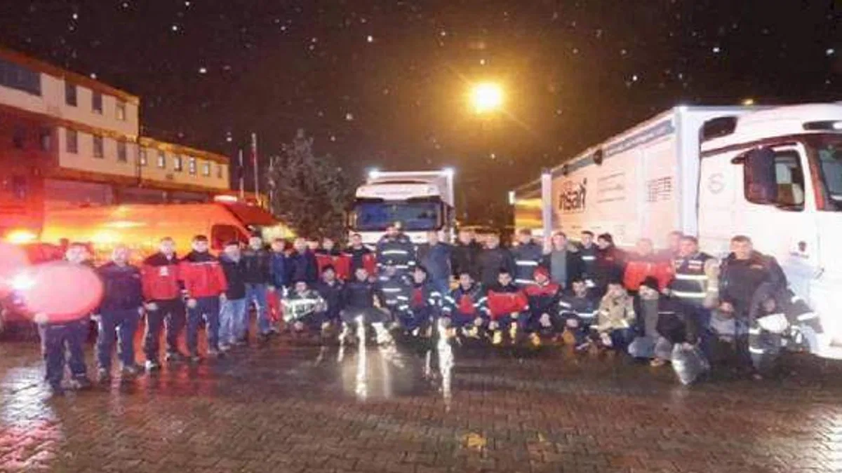 Kocaeli tüm ekipleriyle afet bölgesine yola çıktı