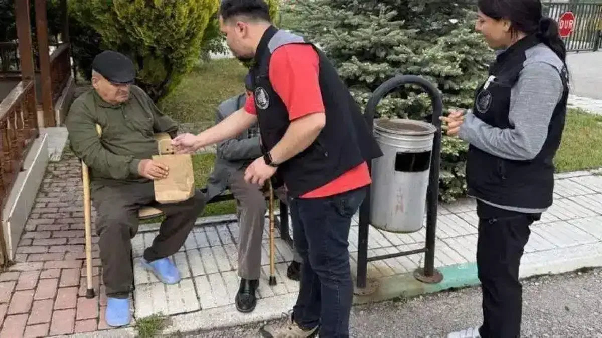 Çorum'da huzurevi sakinlerine bayram ziyareti