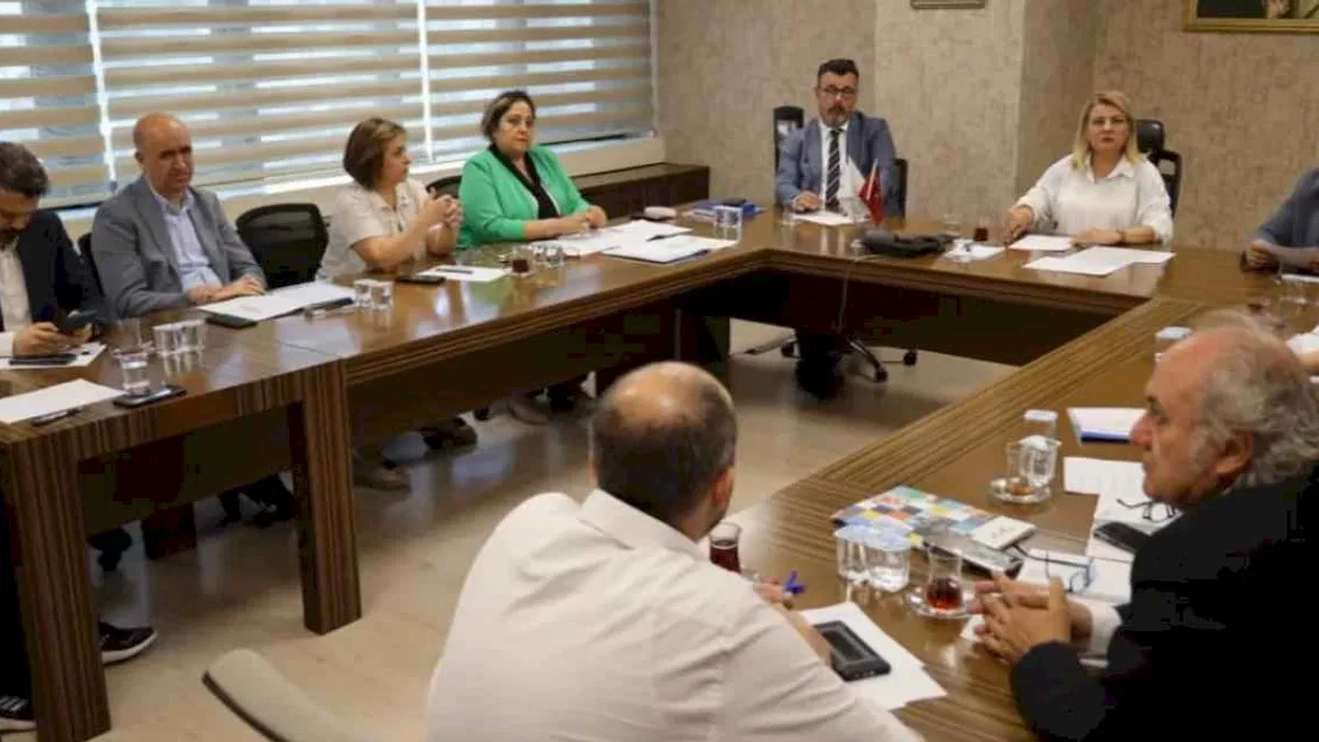 İzmit Belediyesinde başkan yardımcıları göreve başlıyor