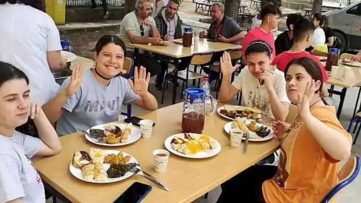 İzmir'de 'Okulumda Sağlıklı Besleniyorum' Programı Devam Ediyor