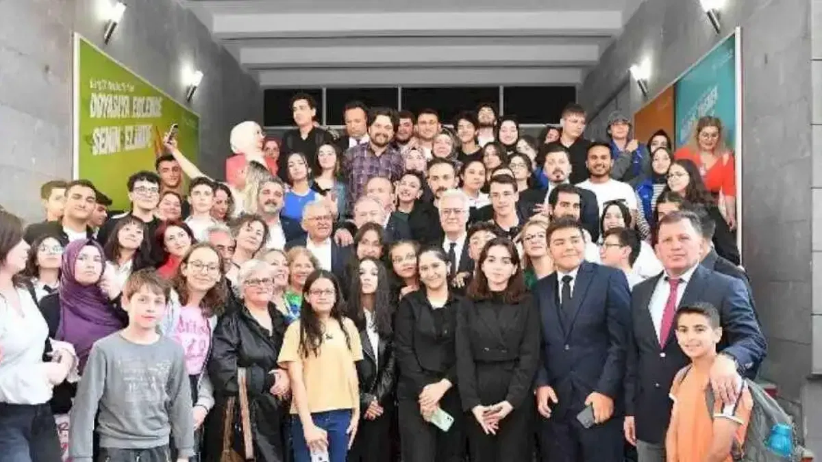 Büyükkılıç, Akar ve Karadağlı, tiyatro söyleşisinde gençlerle buluştu
