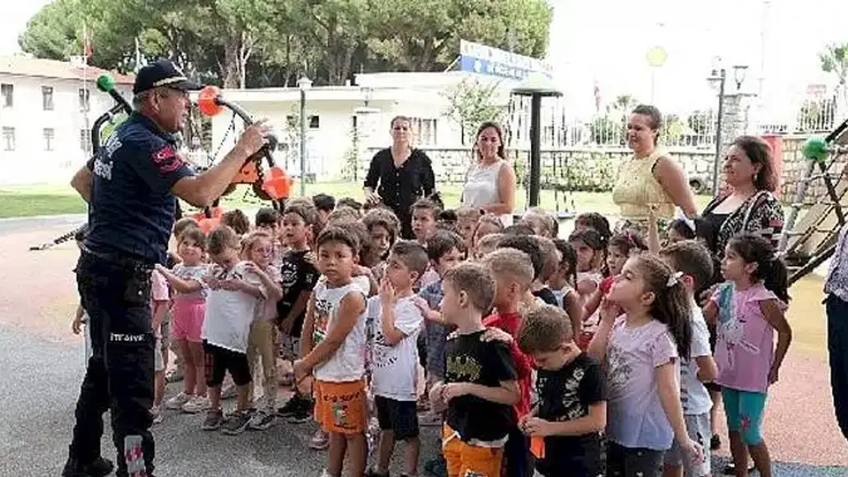 Aydın Büyükşehir Belediyesi İtfaiyecilik Haftası'nda Miniklere Eğitim Verdi