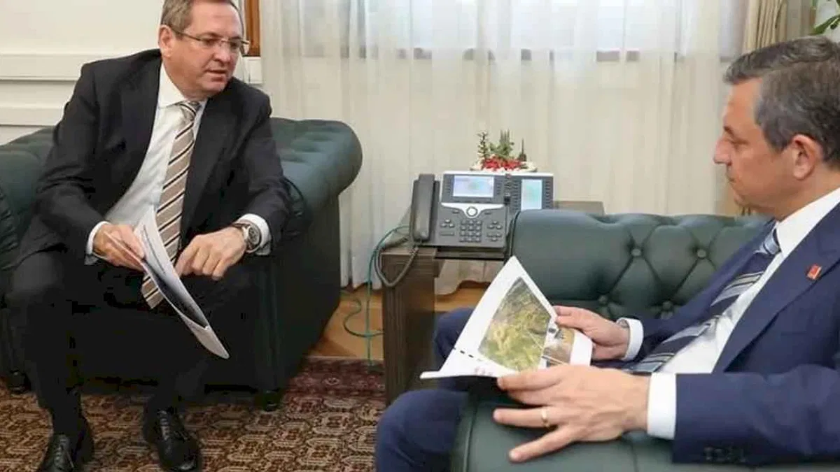 Başkan Ergin, Özgür Özel'e Ayvalık çalışmalarını anlattı
