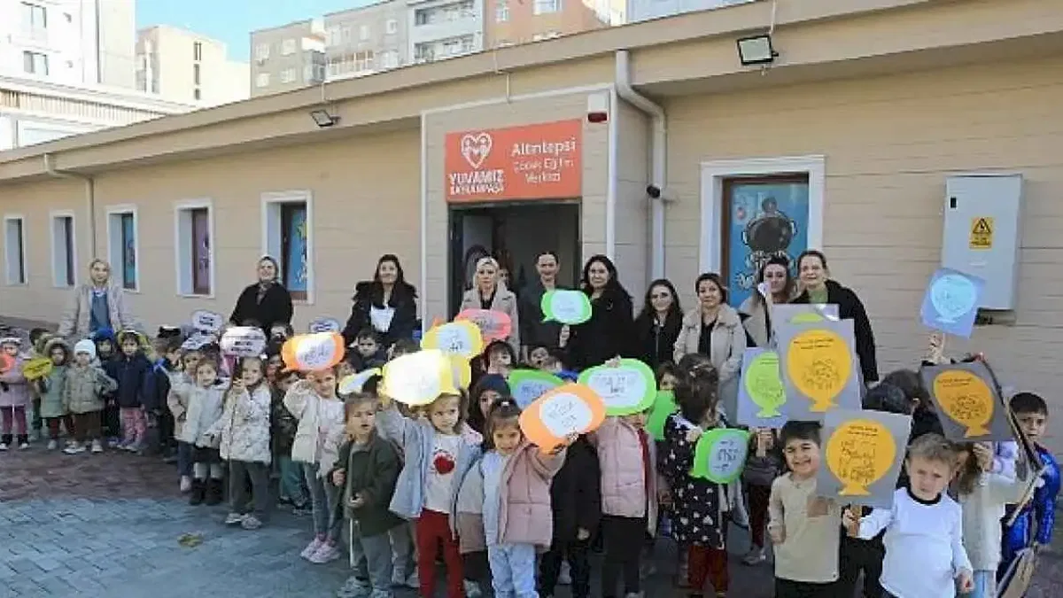 Bayrampaşalı miniklerden çocuk hakları günü kutlaması