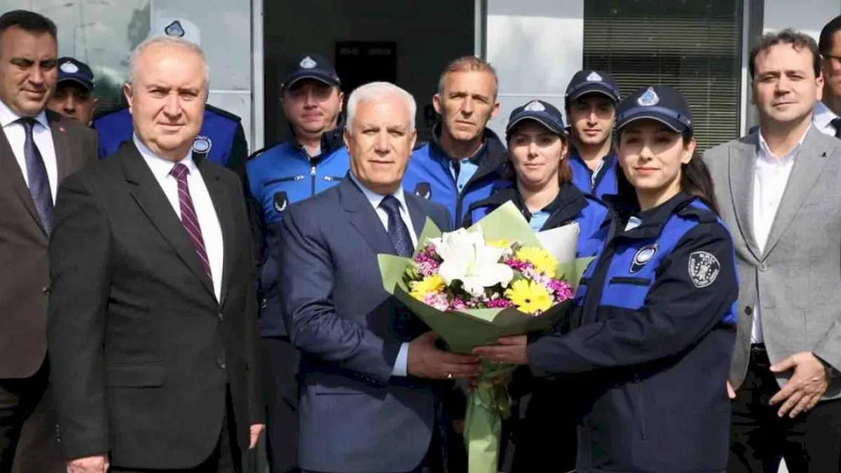 Bursa'da Başkan Bozbey bayramda çalışan ekipleri unutmadı