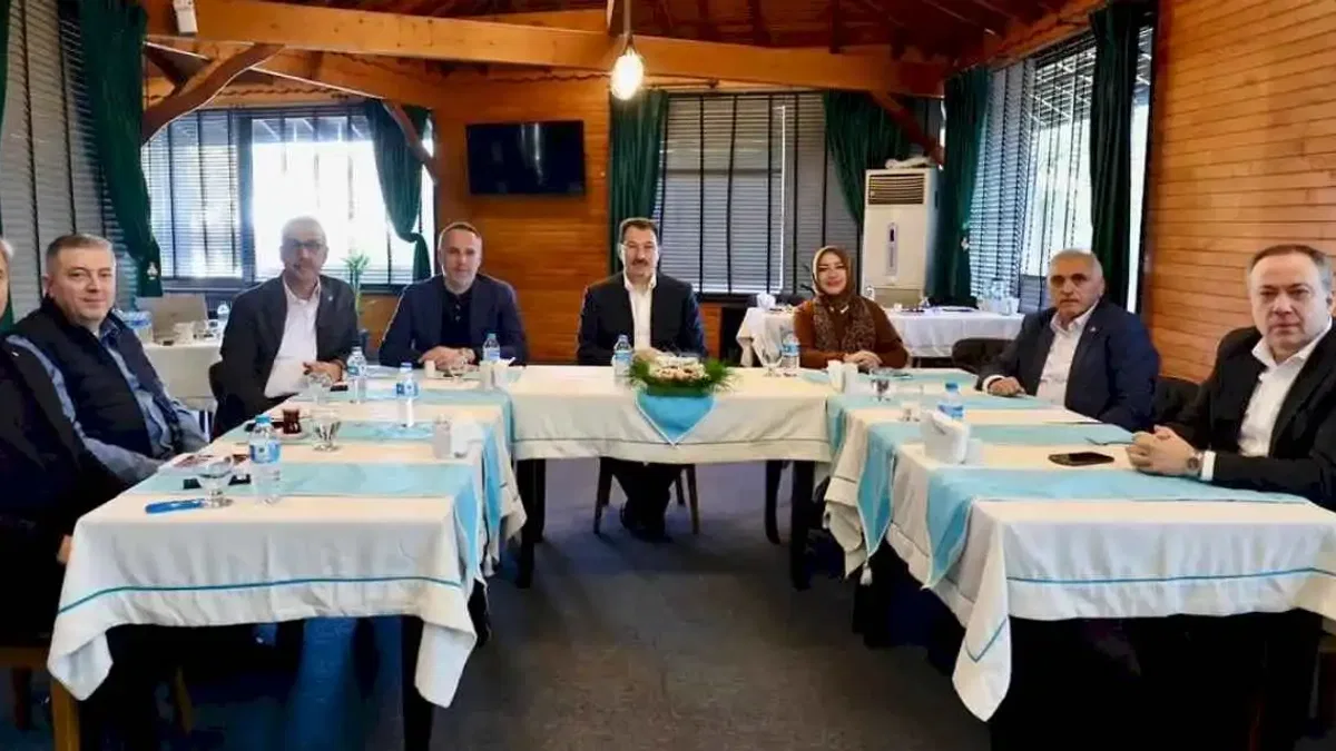 AK Parti Sakarya Teşkilatı yeni projeler için bir araya geldi