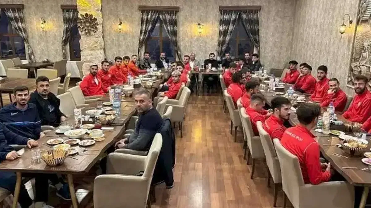 Nevşehir Belediyespor oyuncularına moral yemeği