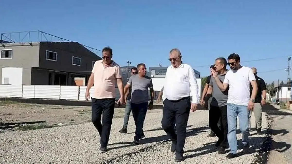 Edremit'te yol seferberliği: 2025 hedefi 500 bin metrekare