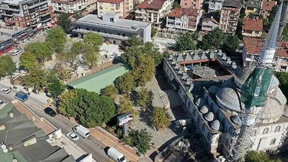 Körfez Yarımca Meydanı gün yüzüne çıkıyor