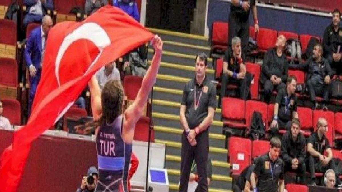 Zeynep Yetgil Avrupa 23 Yaş Altı Güreş Şampiyonası'nda altın madalyanın sahibi!