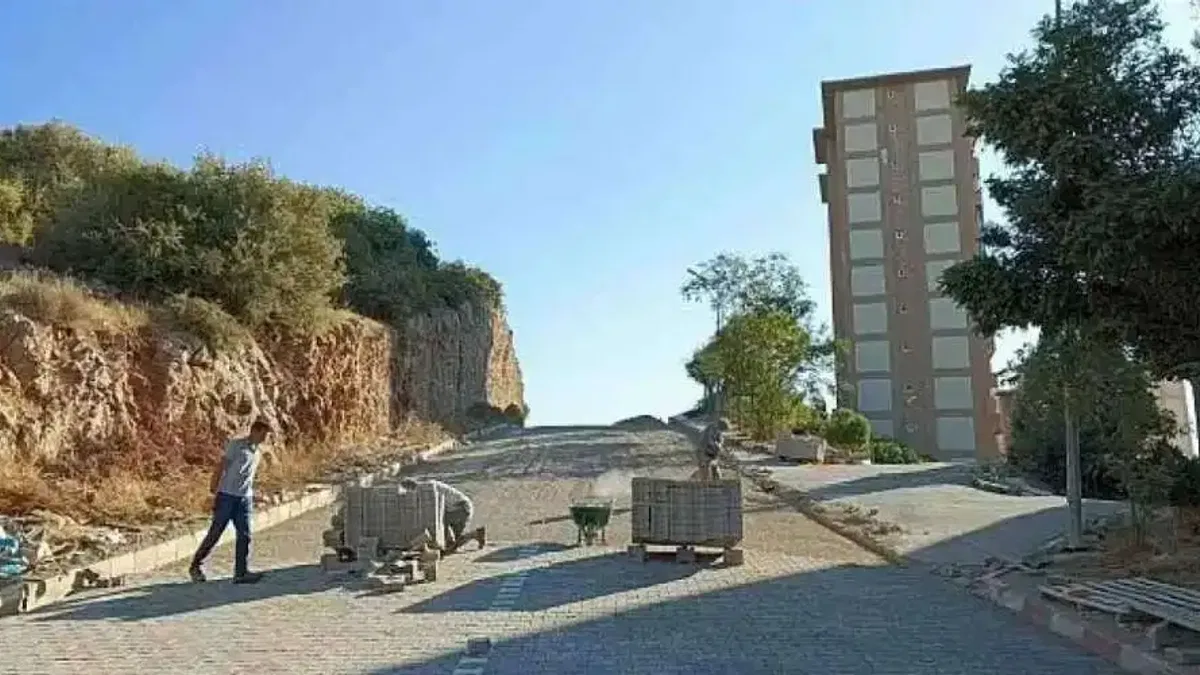Edremit Belediyesi'nden yol düzenleme çalışmaları