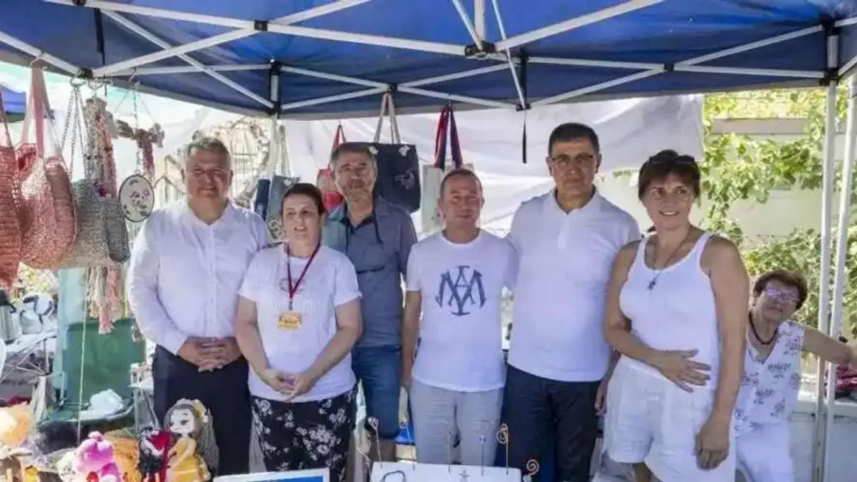 İzmir'de Oyuk Festivali, renkli görüntülere sahne oldu