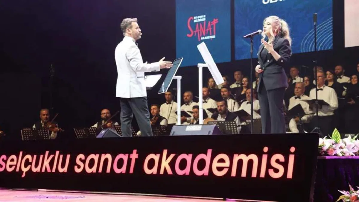 Konya Selçuklu'da Müzeyyen Senar şarkıları yankılandı