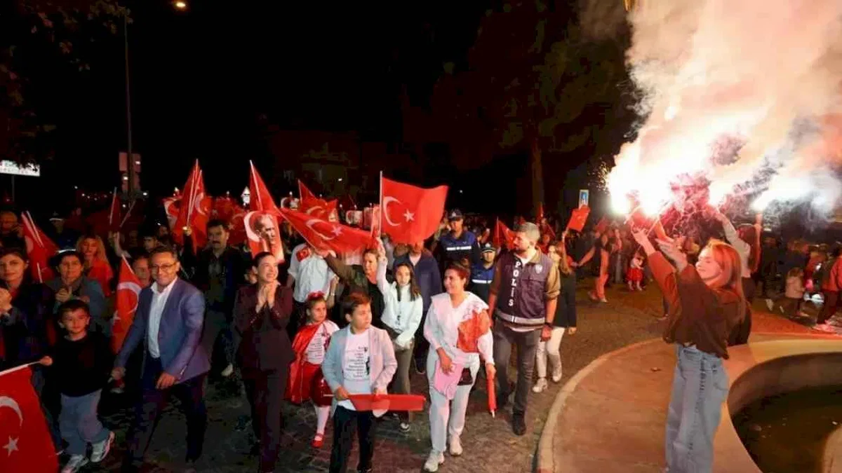 İzmir Efes'te Cumhuriyet Bayramı coşkusu meydanlara taştı