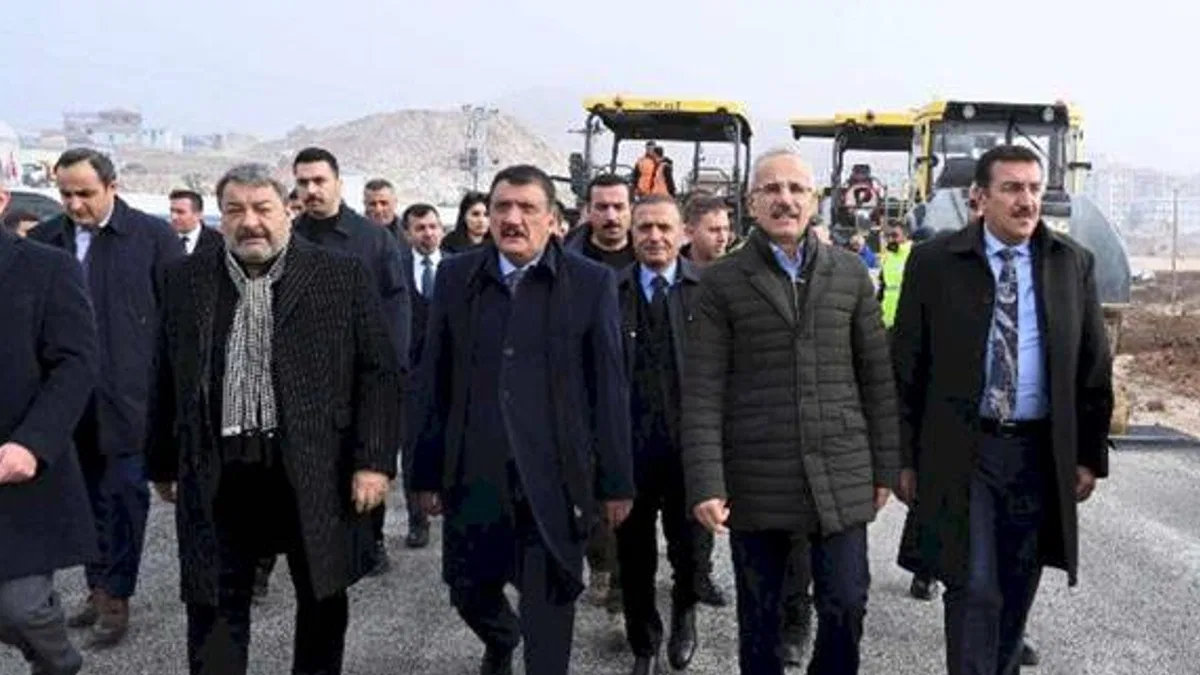 Bakan Uraloğlu: Deprem konutlarının yolları hazır