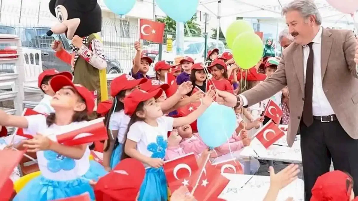 Mustafa Palancıoğlu'ndan 23 Nisan kutlaması