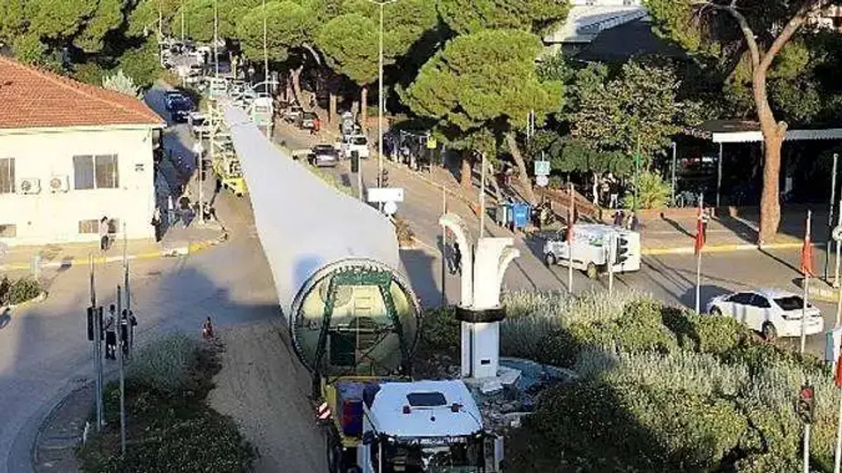 Ödemiş'te Dev Rüzgâr Kanatları Şehir Merkezinden Geçti; Başkan Eriş "Çevre Yolu" için Çağrıda Bulundu