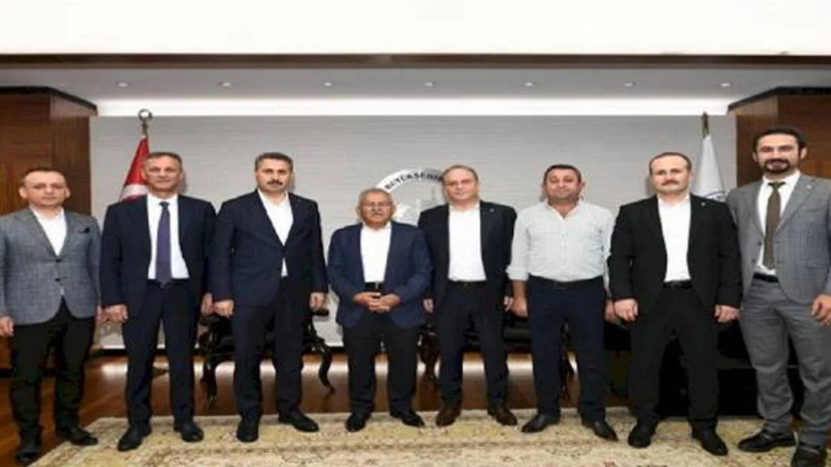 Tokat heyetinden Memduh Büyükkılıç'a ziyaret