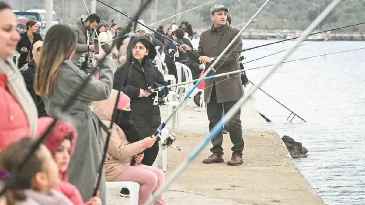 İzmir Bornovalı çocuklar balık tutmayı öğrendi