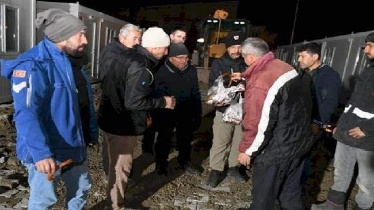 Deprem bölgesinde gece mesaisi