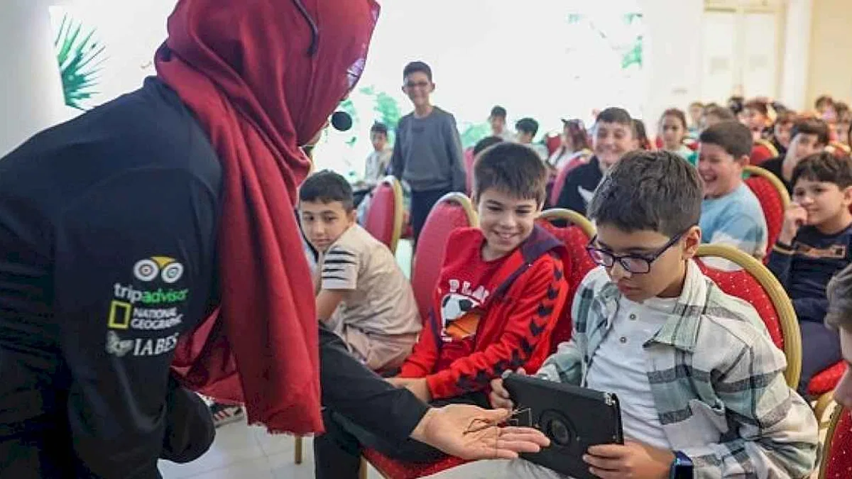Öğrenciler, Avustralya Çöllerinin Sakallı Ejderiyle Konya Tropikal Kelebek Bahçesi'nde Tanışıyor