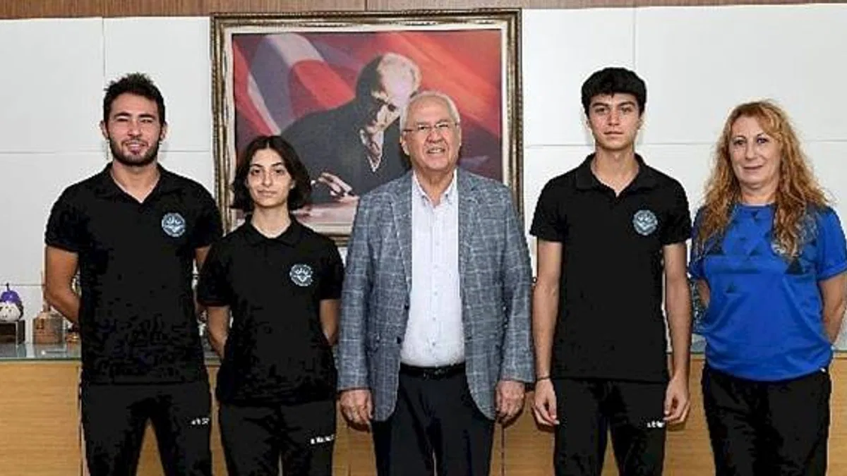 Başkan Selvitopu Başarılı Sporcuları Kutladı