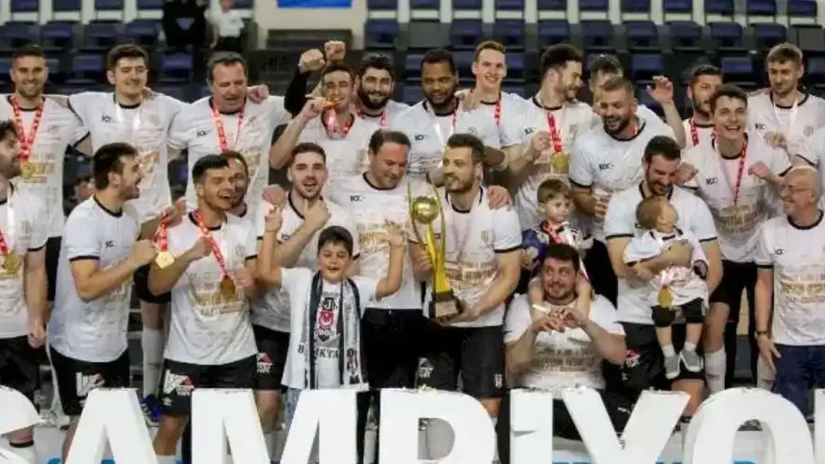 Erkeklerde 'Süper' şampiyon Beşiktaş Safi Çimento