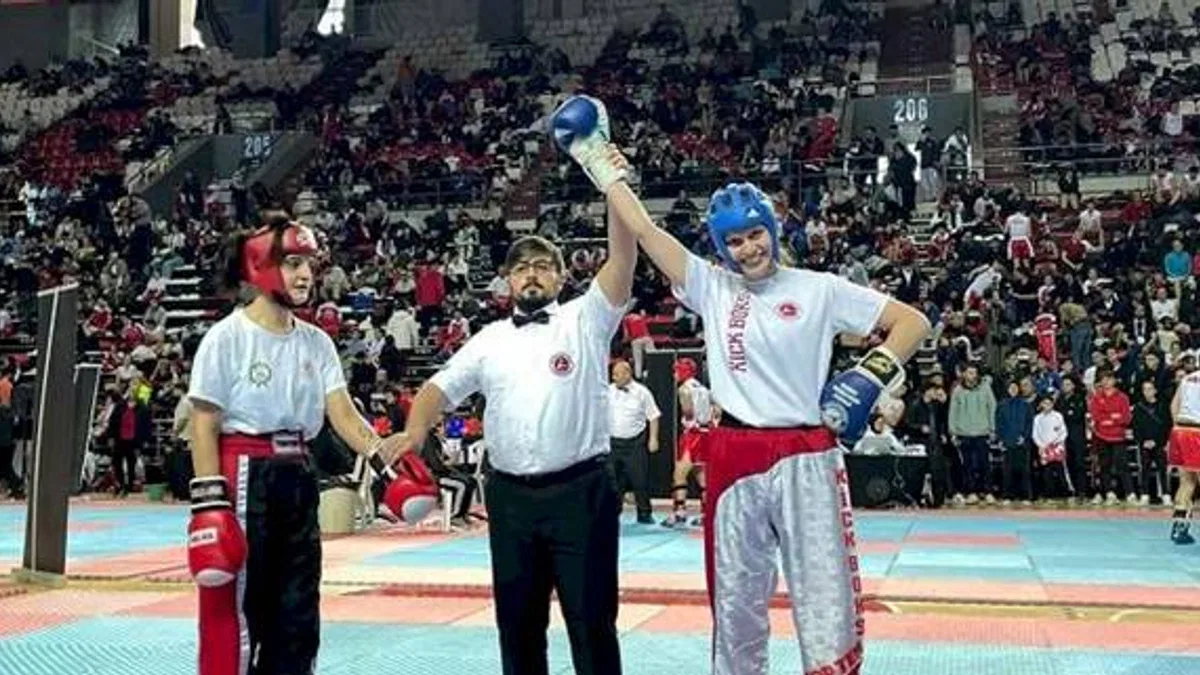 Sakaryalı kick bokscular Antalya’da rüzgar gibi esti