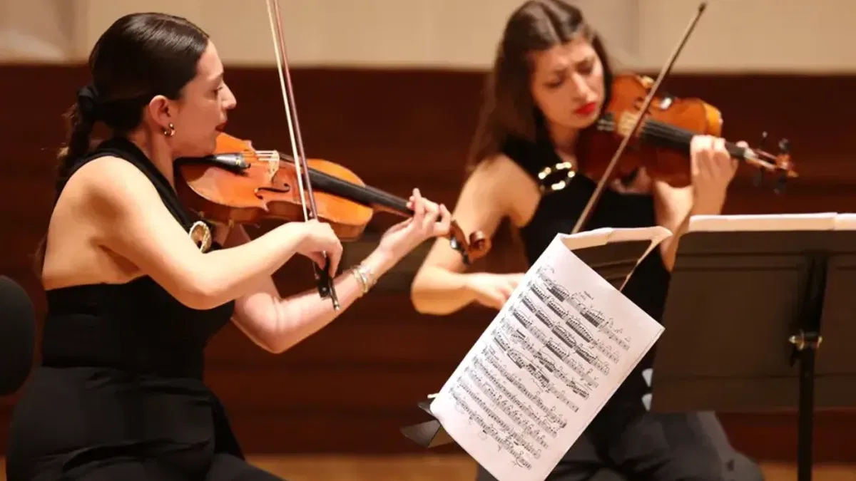 İzmir Oda Orkestrası yine ayakta alkışlandı