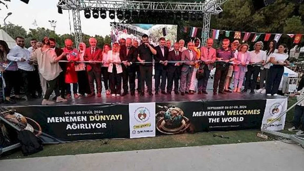 Menemen'de Uluslararası Festivale Görkemli Açılış