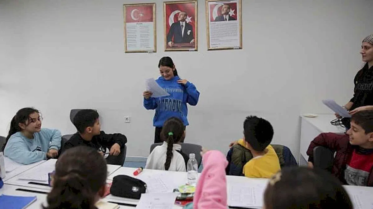 Konaklı çocuklar İngilizce Konuşma Kulübü ile dil becerilerini geliştiriyor