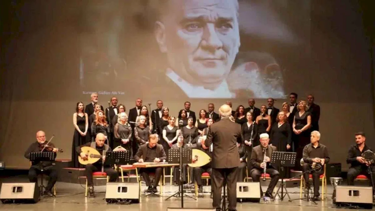 Kocaeli Ata'yı sevdiği şarkılarla yad etti