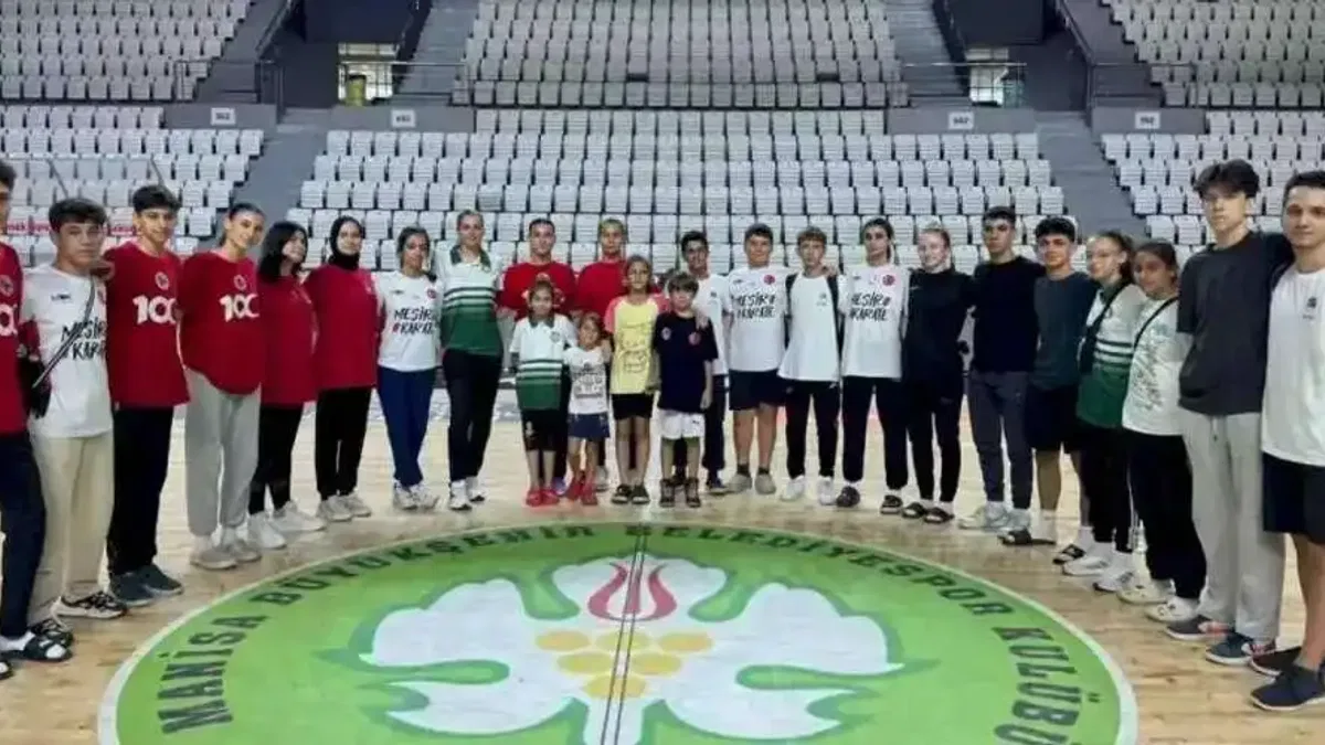 Manisalı sporcular madalyaları topladı