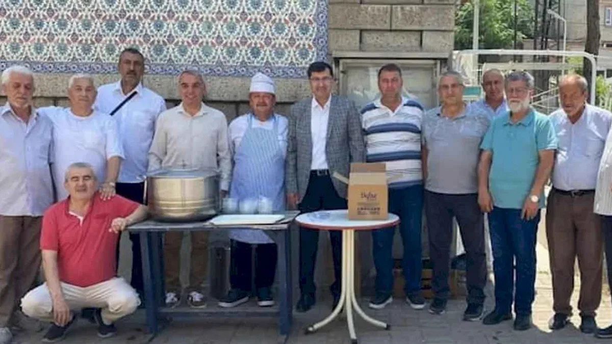 Kütahya Belediyesi'nden halka aşure dağıtımı