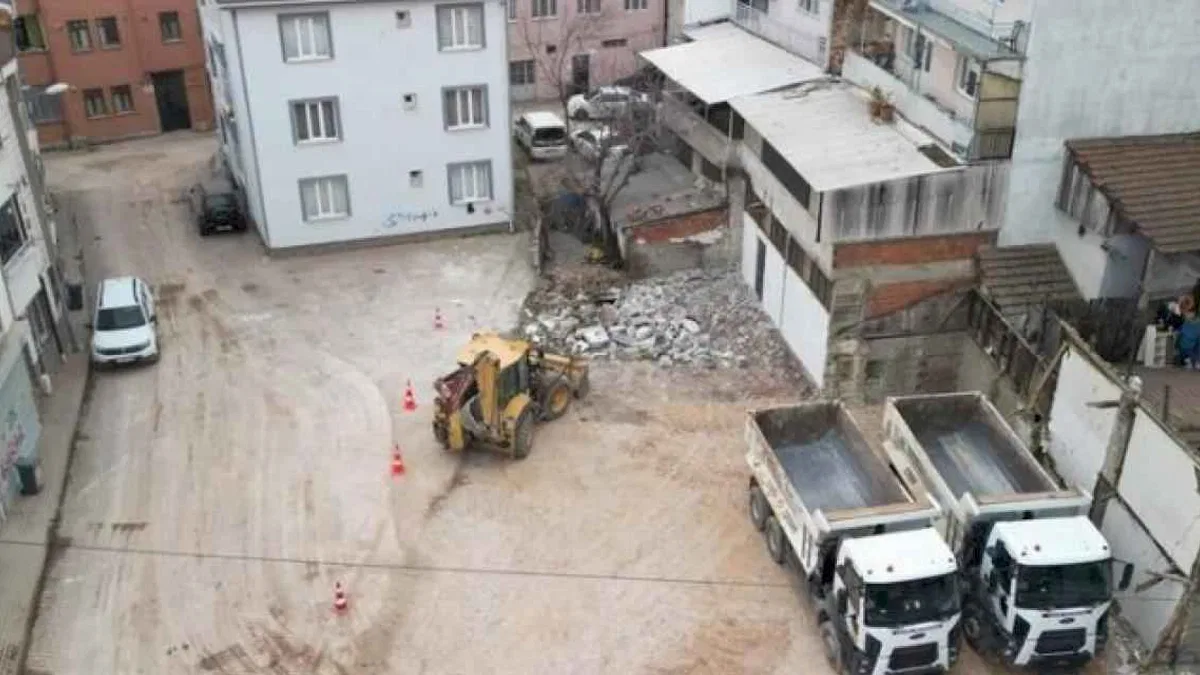 İnegöl'de kamulaştırılan binalar otopark oluyor