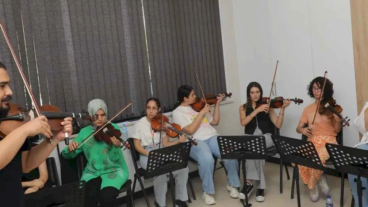 Konya'da Karataylı gençler yazı dolu dolu geçiriyor