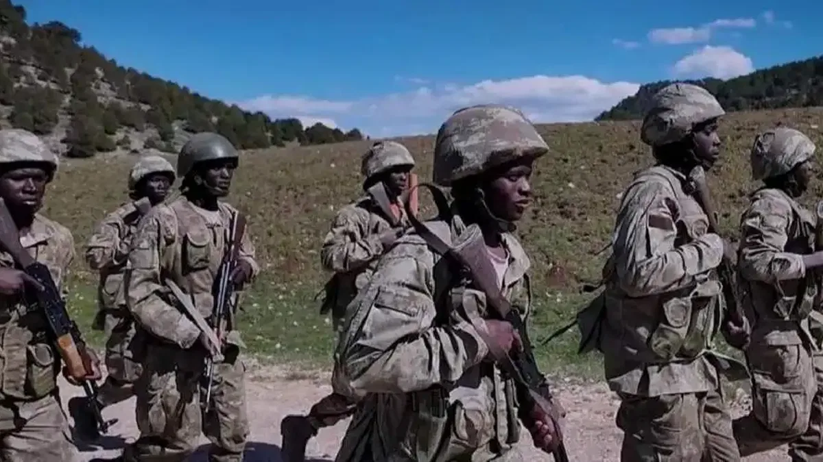 Mali ve Nijerli komandolar temel eğitimi başarıyla tamamladı