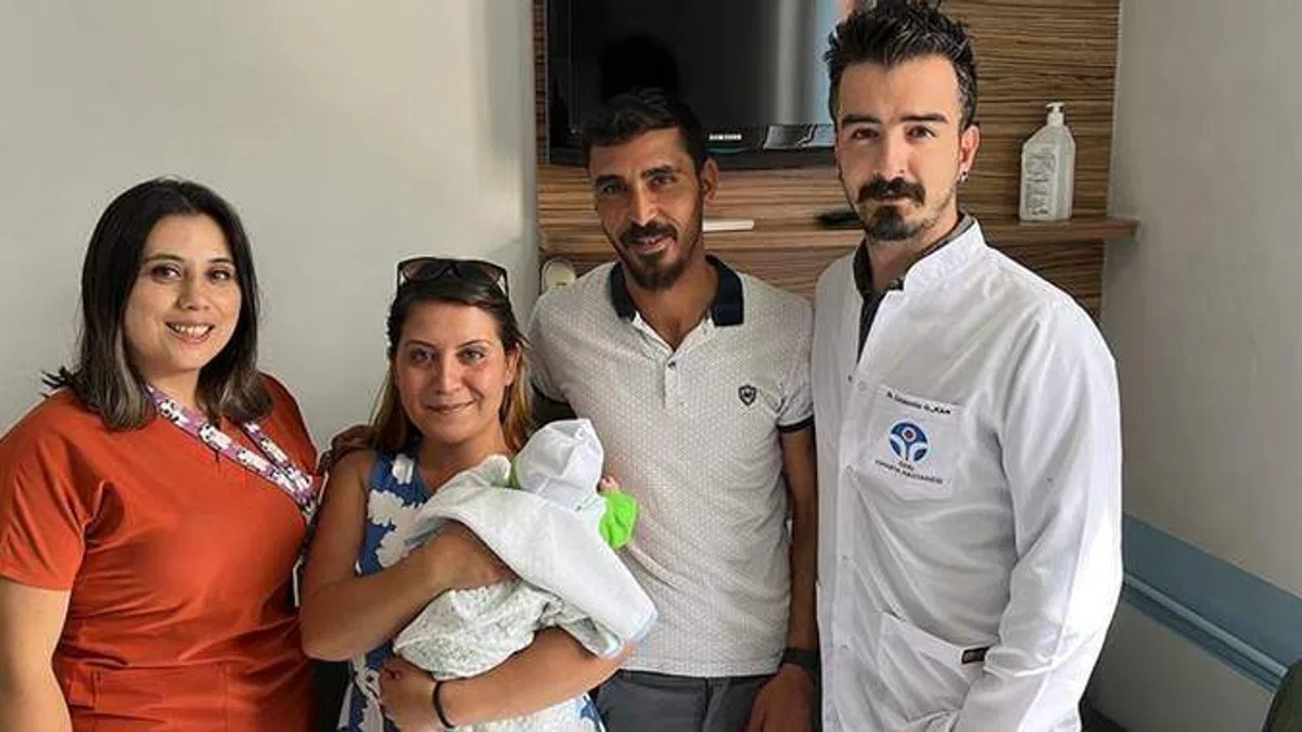 Isparta'da 830 gram doğan bebeklerini 91 gün sonra kucaklarına aldılar