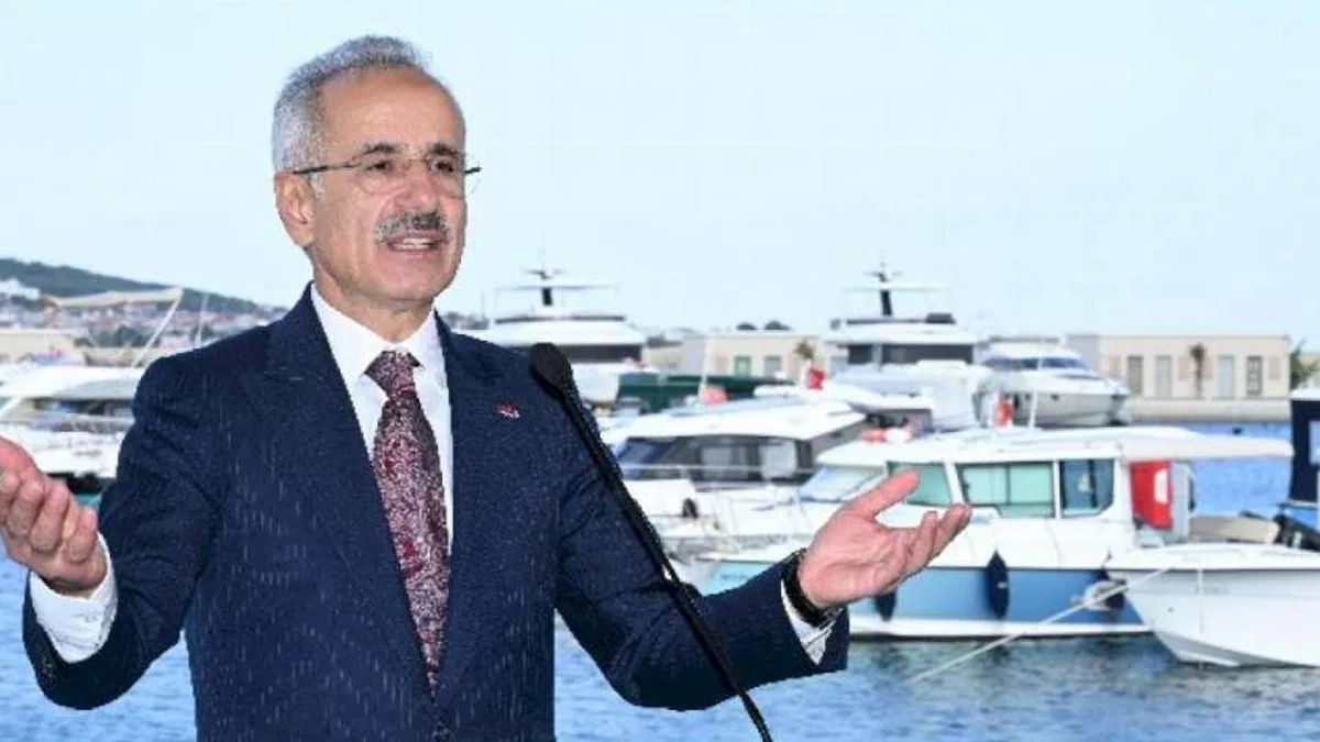İzmir Yeni Foça Yat Limanı hizmete açıldı