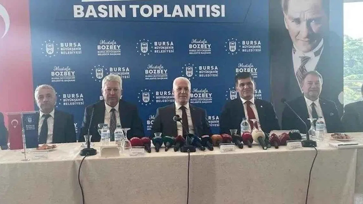 Bursa'da Başkan Bozbey, ‘Temmuz Ayı Basın Bilgilendirme Toplantısı’ düzenledi