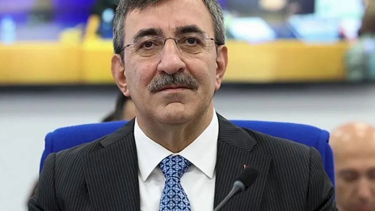 Cumhurbaşkanı Yardımcısı Yılmaz: Bayrağımıza yönelik saldırı cezasız kalmayacak!