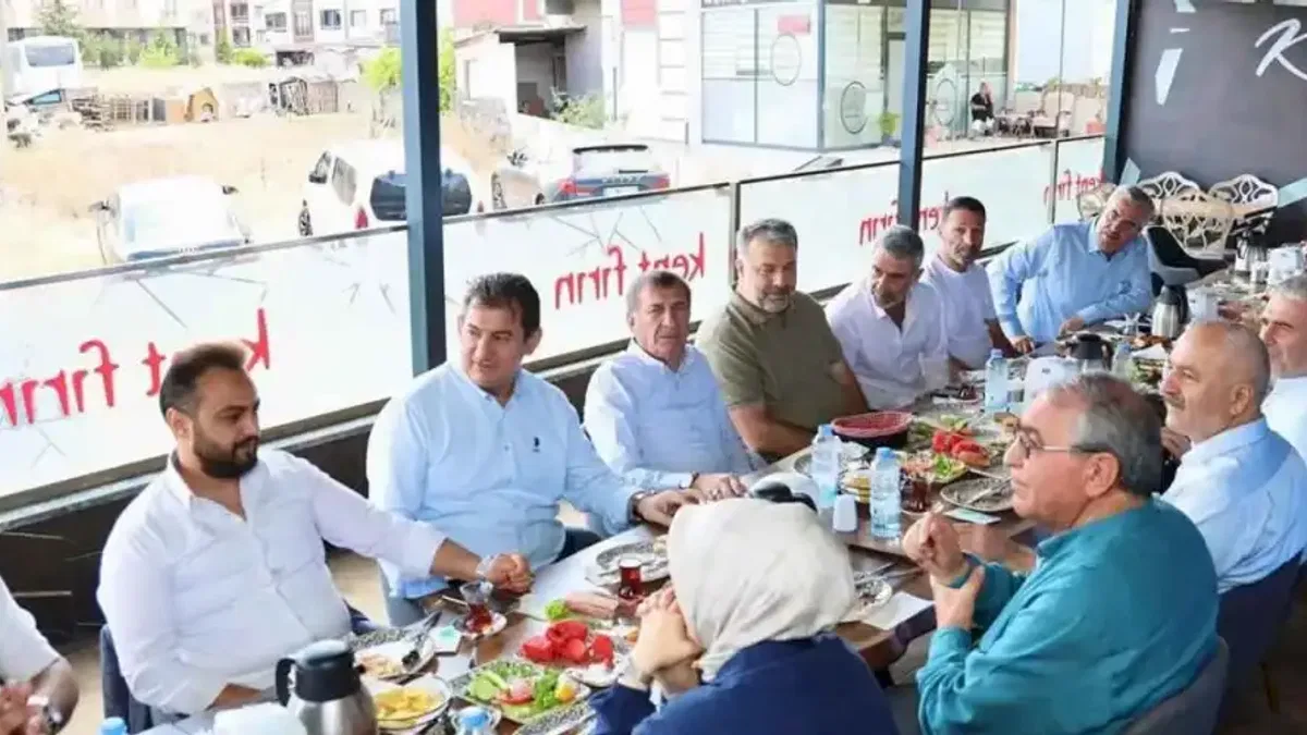 Başkan Büyükgöz Barış Mahallesi esnafıyla kahvaltıda buluştu