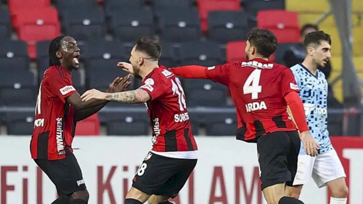 Gaziantep FK 3-0 Rams Başakşehir (Maç Sonucu) Gaziantep evinde rahat kazandı!