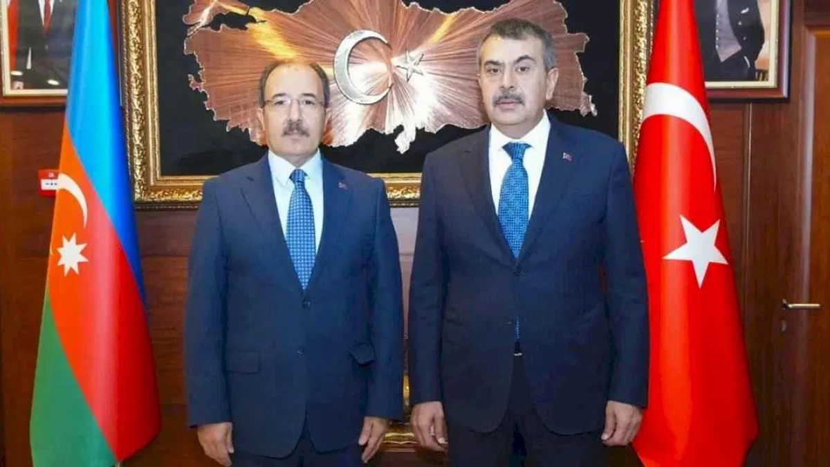 Bakan Tekin'den Azerbaycan'da Bakü Türk Anadolu Lisesi'ne ziyaret
