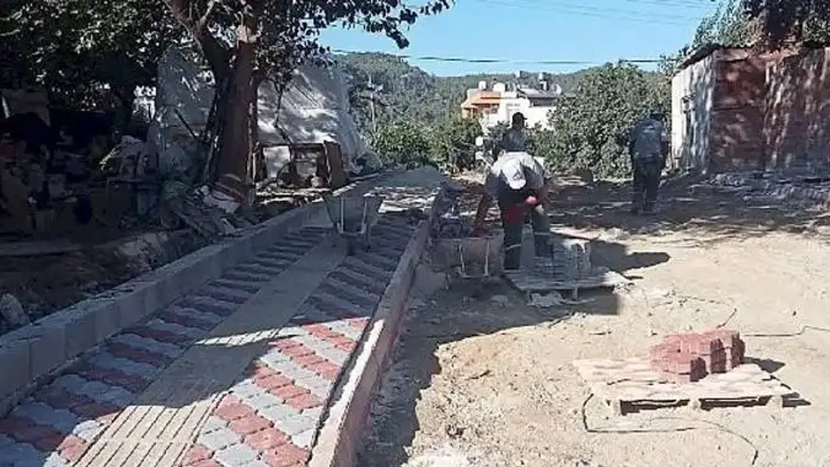 Kemer'de Yol ve Kaldırım Çalışmaları