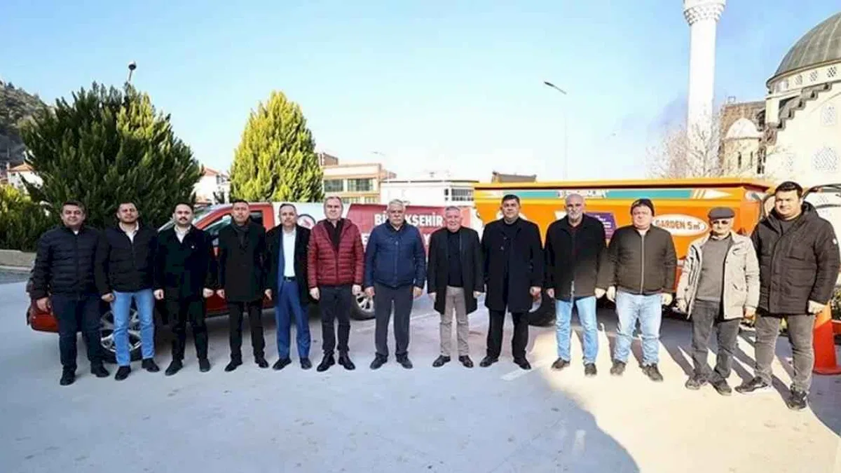 Denizli Büyükşehir'den üreticilere gübre römorku desteği
